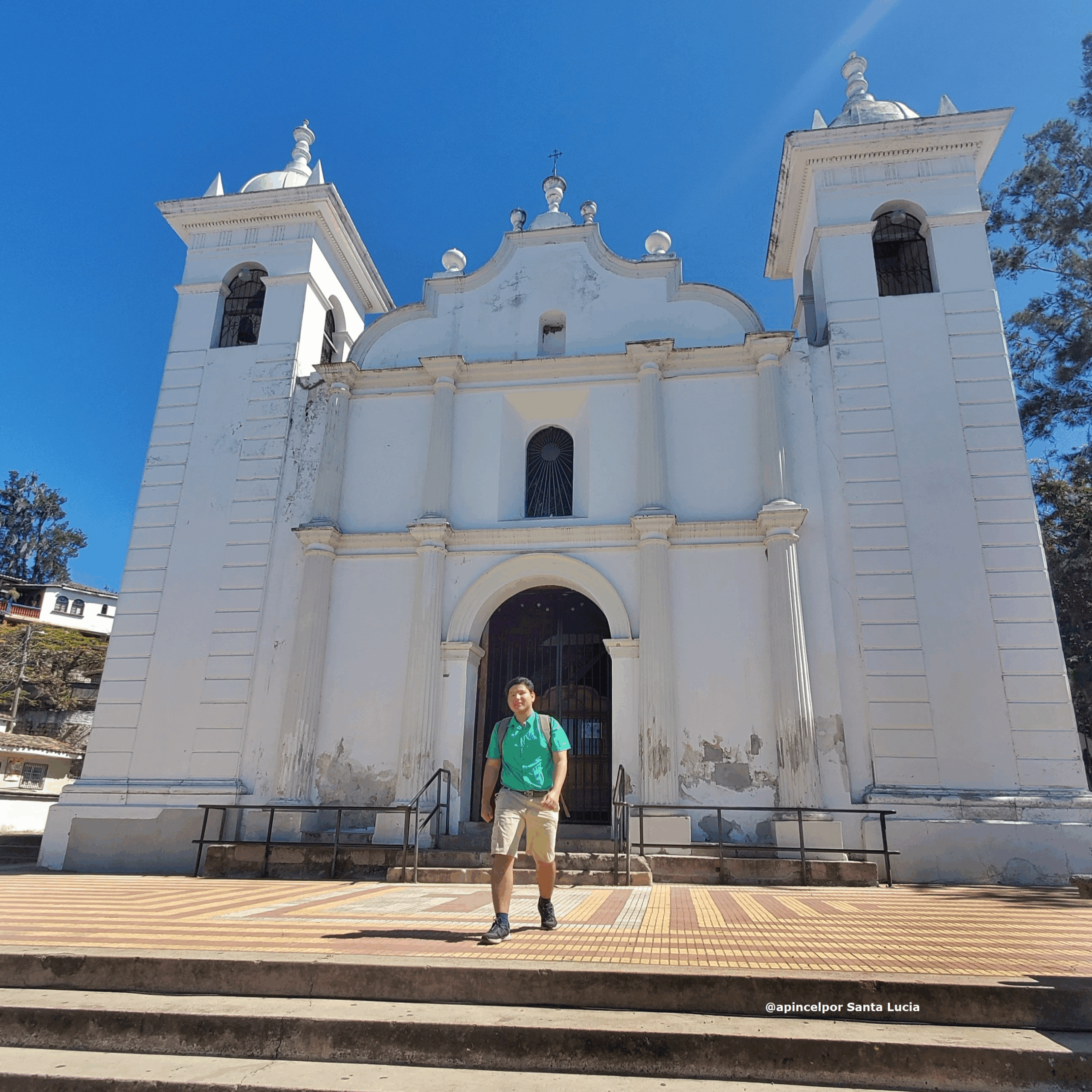 ยกVen conmigo a explorar Santa Lucรญa, un destino turรญstico que te sorprenderรก!