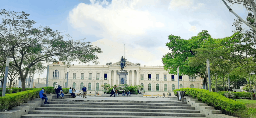 Recorre el centro histórico de San Salvador